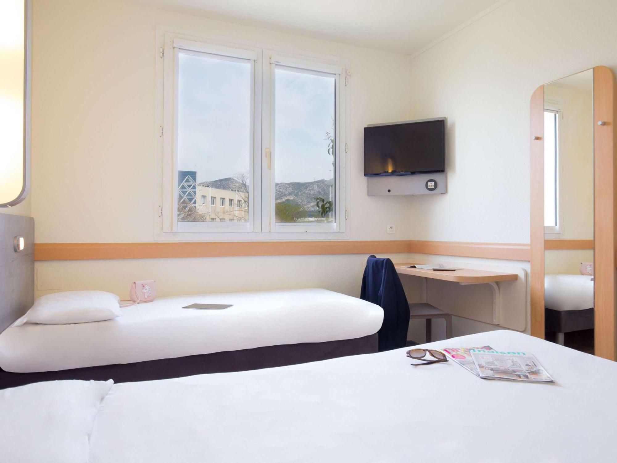 Ibis Budget Aubagne Paluds Agora Экстерьер фото