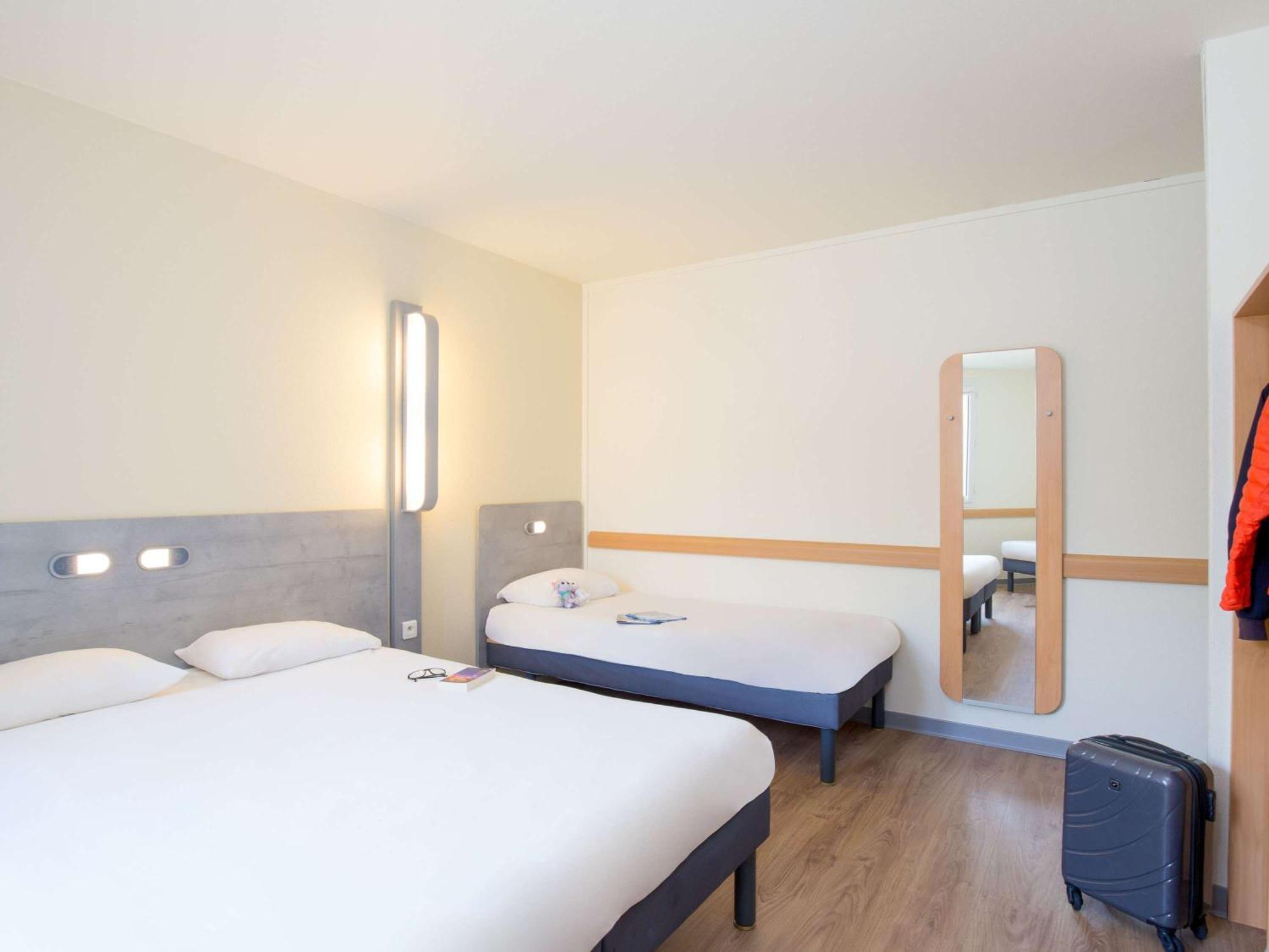 Ibis Budget Aubagne Paluds Agora Экстерьер фото