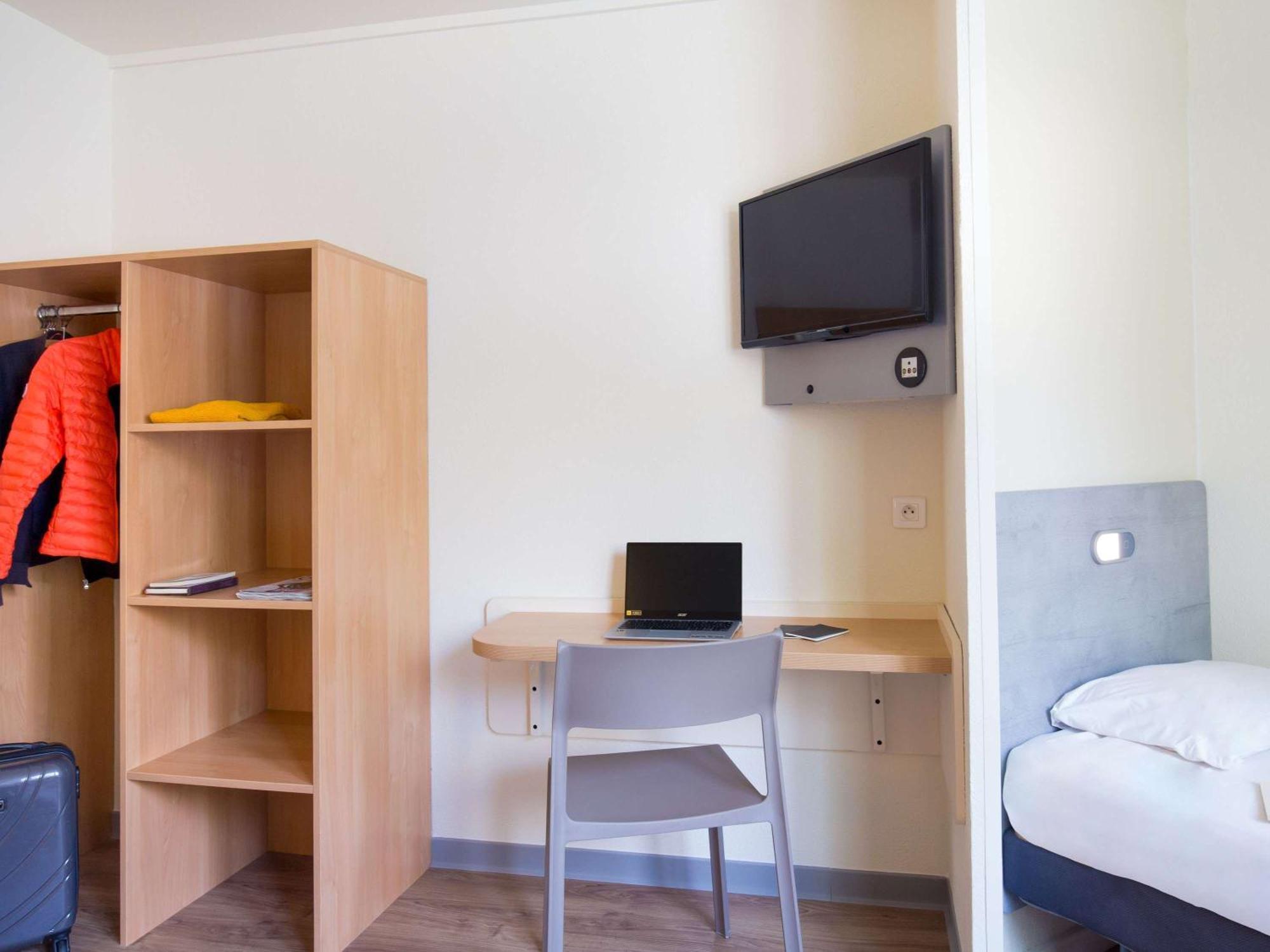 Ibis Budget Aubagne Paluds Agora Экстерьер фото